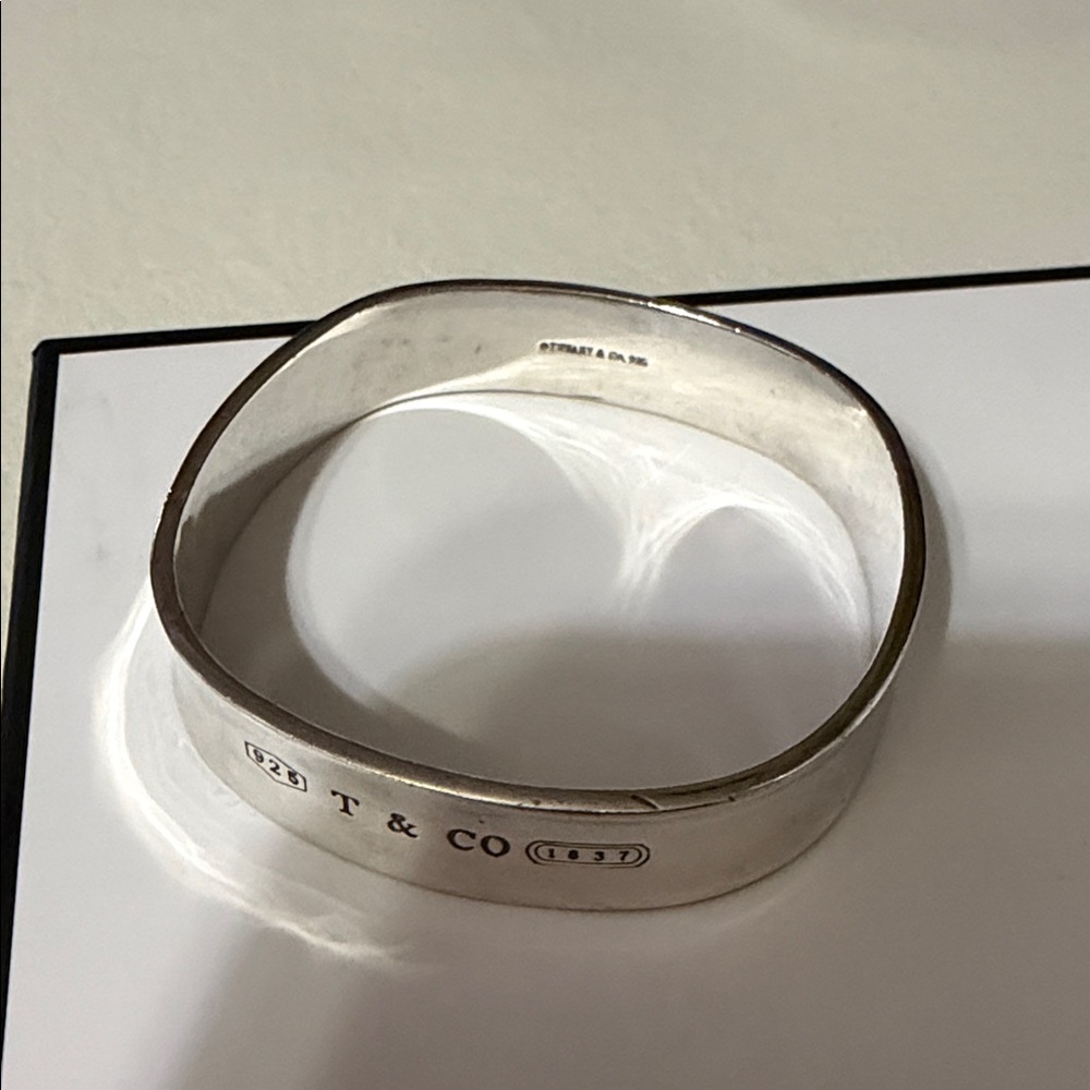 TIFFANY & Co silver  square cushion Tiffany Bangle Bracelet very pretty